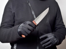 Криминално проявен размаха нож срещу униформени, попадна в ареста два пъти за седмица