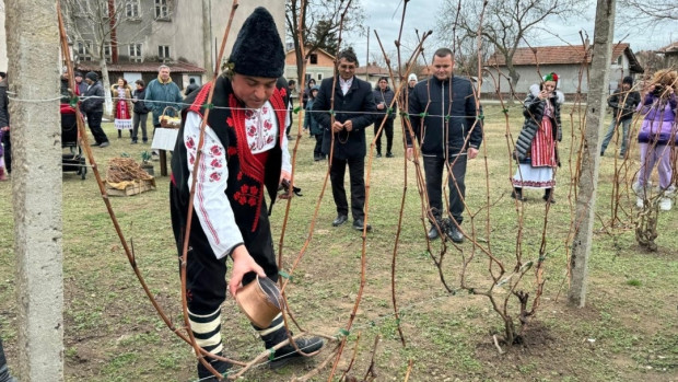 TD В русенското село Сандрово бе отбелязан традиционният български празник Трифон