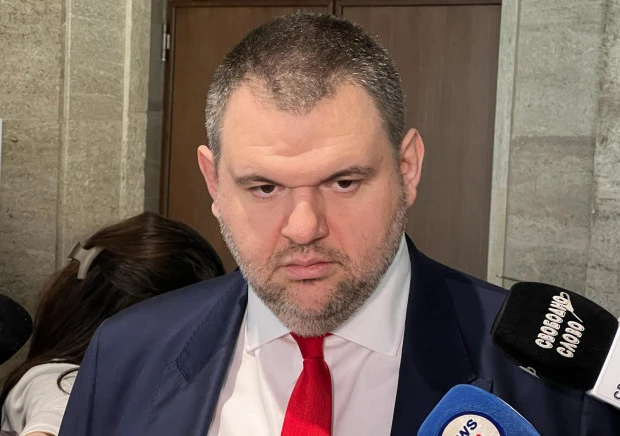 Пеевски към Денков: Да се прибере в кабинета си, да си научи домашното и да не ни излага