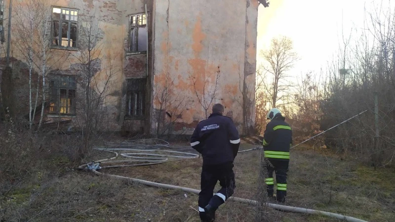 Сградата на изгорялото в Соволяно училище е била забранена за обитаване  