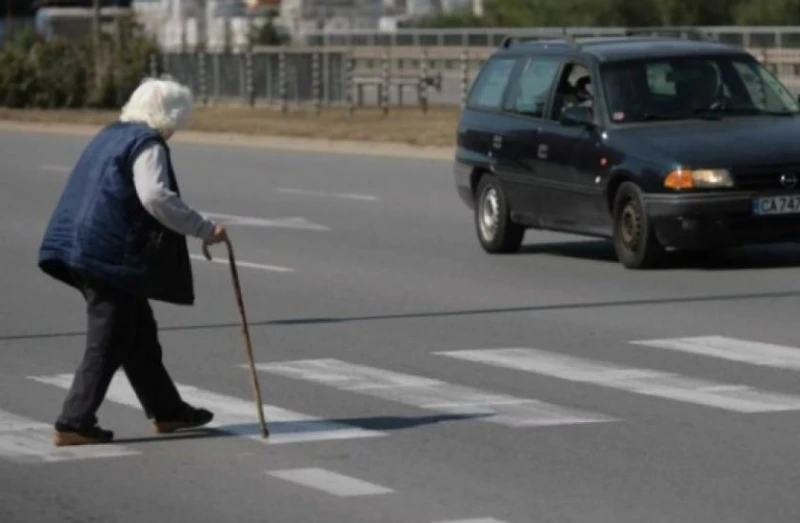 18-годишна блъсна възрастна жена на пешеходна пътека в Русе