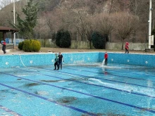 Доброволци отново ще чистят затворения аквапарк в Благоевград 