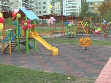 ЦДГ "Червената шапчица“ се сдоби с модерни и безопасни катерушки и люлки