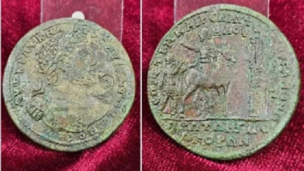 Рядък медальон с лика на император е сред ценните находки открити