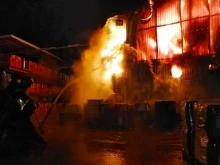Голям пожар бушува в "промишлена сграда" в руския град Ижевск