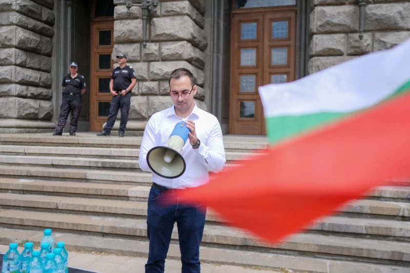 Граждански протест срещу мобилните оператори, бързи кредити и ЧСИ-тата готвят в София