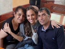 Осиновена на 2 в САЩ, красива ромка открива родители си в най-бедния край на България