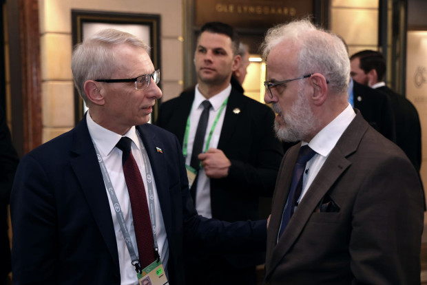 Министър председателят Николай Денков разговаря със служебния премиер на Северна Македония