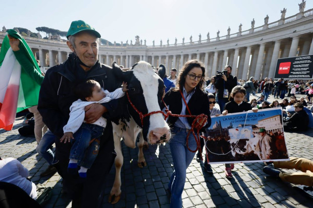 Папа Франциск поздрави италианските фермери които дойдоха с трактори на