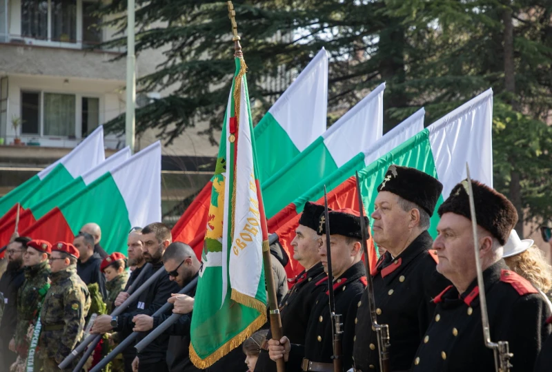 Признателни старозагорци се поклониха пред паметта на Апостола