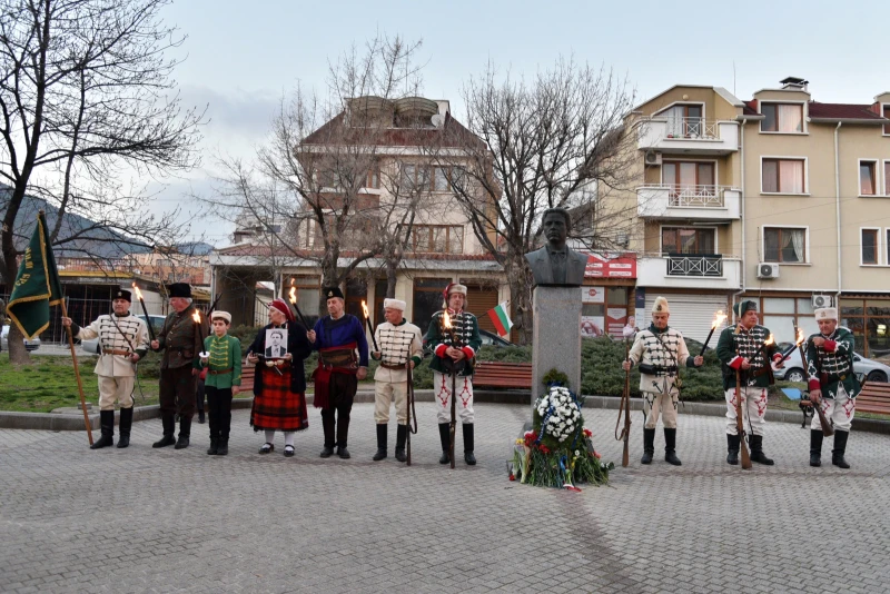 С факелно шествие Сливен почете Апостола на Свободата