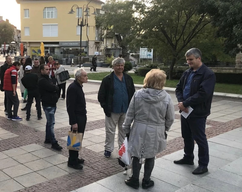 Дупничани с протест пред Съдебната палата в Кюстендил  