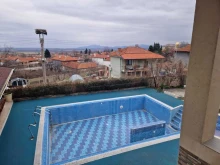 Още един апетитен хотел в Пловдивско отива за продан