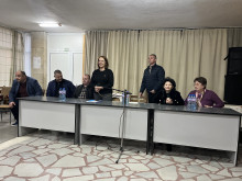 Кметът Галина Стоянова представи управленската си програма в град Крън и село Горно Черковище