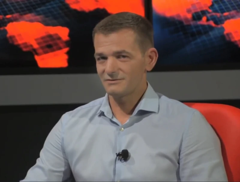 Бизнесмен: Разходете се из града, в който живеете и чуйте как говорят младите