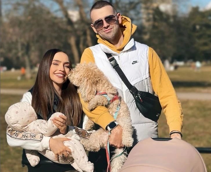Участници в "Един за друг" показаха бебето