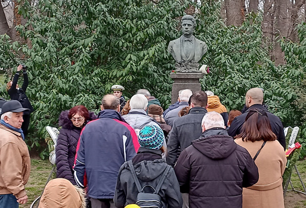 Стотици варненци сведоха глави пред делото на Апостола