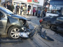 Мъж и две жени са пострадали при катастрофата днес в "Южен"