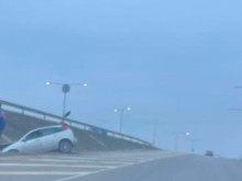 Бермудският триъгълник в София: Две коли са в канавката, а един е паркирал в кръговото на Люлин/Банкя