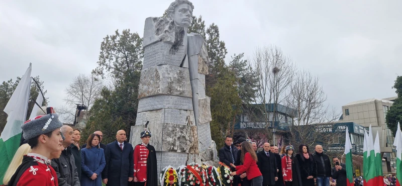 Кърджали се поклони пред паметта на Левски