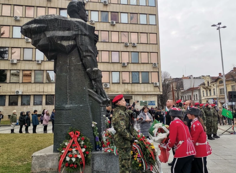 С паметен ритуал в Плевен отбелязаха 151 години от гибелта на Апостола на Свободата