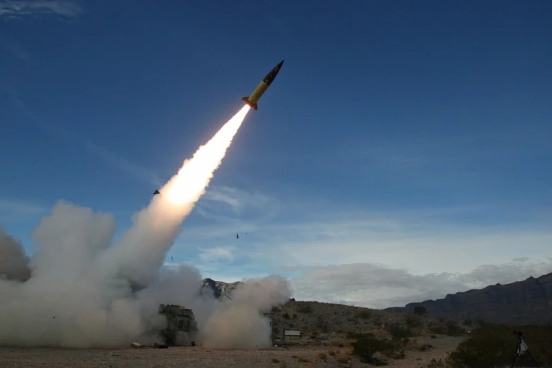 NBC News: САЩ работят за прехвърляне на нови ракети ATACMS в Украйна с още по-голям обсег