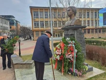 Венци и цветя в памет на Апостола бяха поднесени на паметника на Стария център в Смолян