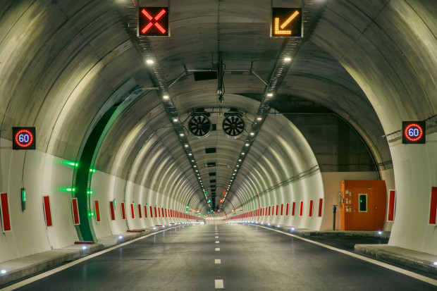 TD Следобяд ще бъде пуснато движението през тунел Железница на АМ