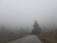 Между 50 и 100 метра е намалена видимостта по проходите в Смолянско заради мъгла