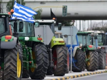 Гръцките фермери вкараха тракторите си в Атина, земеделци от цялата страна се стичат в столицата