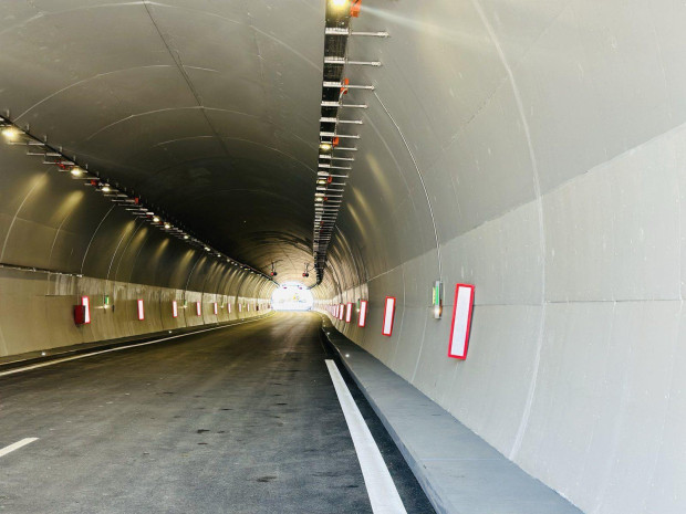 5 км автомагистрален път с 2 километров пътен тунел се въвеждат