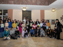 Ученици зарадваха ръководството на Община Стара Загора с послания и благодарности за добрите дела