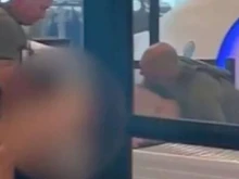 Доста почерпен мъж вилня в хотел в Пловдивско