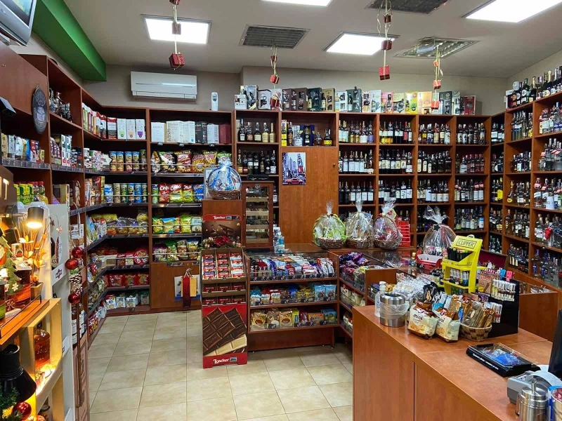 Апаш открадна кафе и алкохол за 350 лева от магазин в Търново