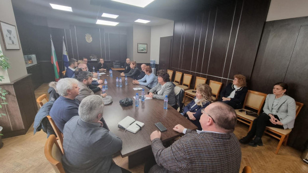 Управителите на общинските лечебни заведения на важна среща в Община Бургас