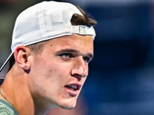 18-годишен продължава да изумява в тениса, елиминирайки Рубльов в Катар