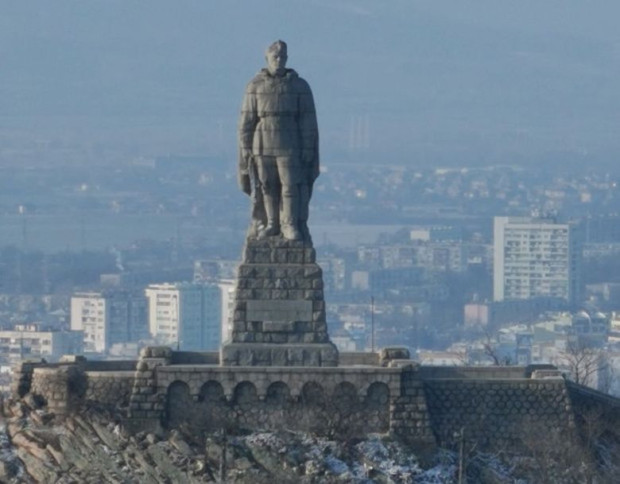 </TD
>Днес български родолюбци ще се съберат пред най-високия паметник в