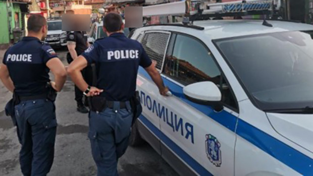</TD
>Двама крадци от Победа“ са задържали бургаски полицаи. Първият случай