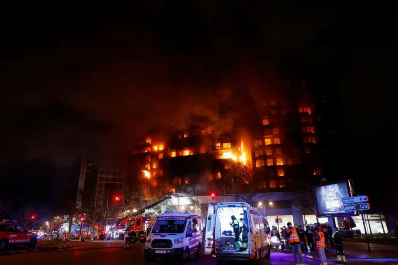 Пожар изпепели жилищна сграда във Валенсия, четирима загинаха