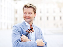 Звездният цигулар Юлиан Рахлин се завръща в България за концерт със Софийската филхармония