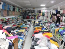 Голямо количество ментета на маркови дрехи иззеха от търговски център в София