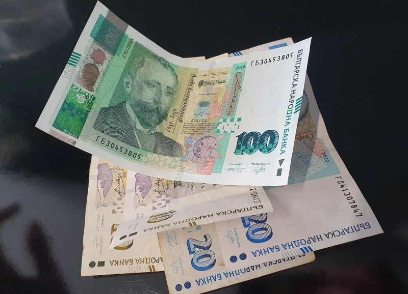 Защо жените получават по-ниски заплати от мъжете