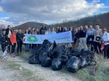Студенти от Бургас чистиха в Странджа боклуците след нелегалните мигранти