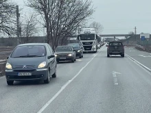 Огромна тапа до "Скобелева майка", стотици изнервени шофьори, полиция няма