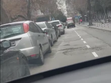 Варненци: Това ли е най-разрушената улица във Варна? Зеят дупки като кратери, но ще е Зелена зона