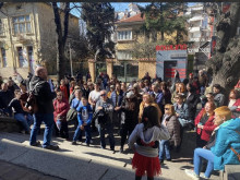 Над 120 души се включиха в тематичната пешеходна обиколка на Казанлък