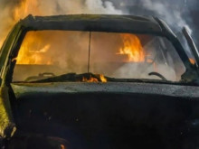 Огнеборци гасиха горящ автомобил на ул. "Доростол" в Русе