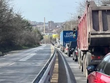 Камион помете кола във Велико Търново
