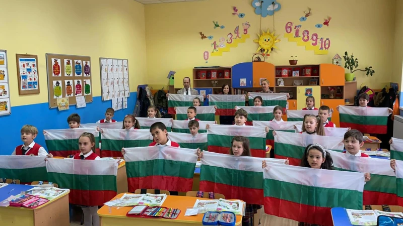 Навръх Освобождението: Над 600 първокласници от Враца ще получат българското знаме
