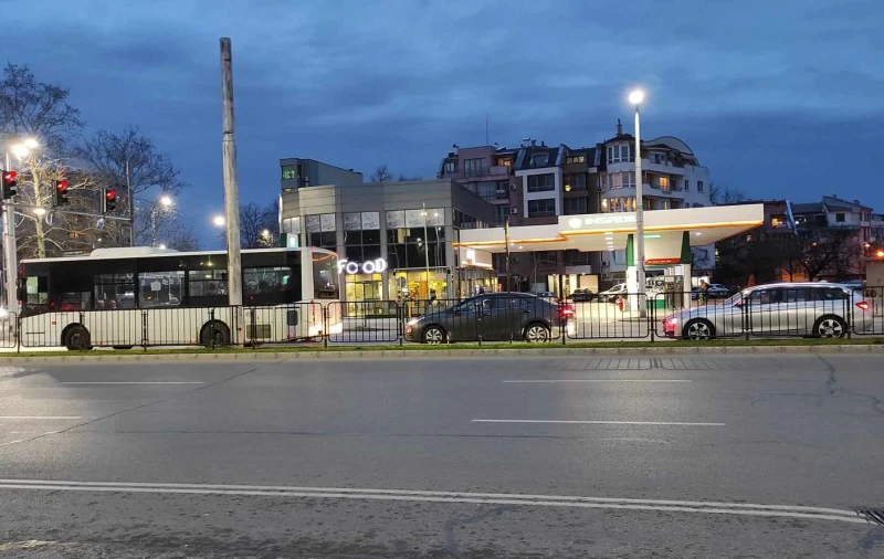 Едно от най-оживените кръстовища в Пловдив почти без автомобили в час пик
